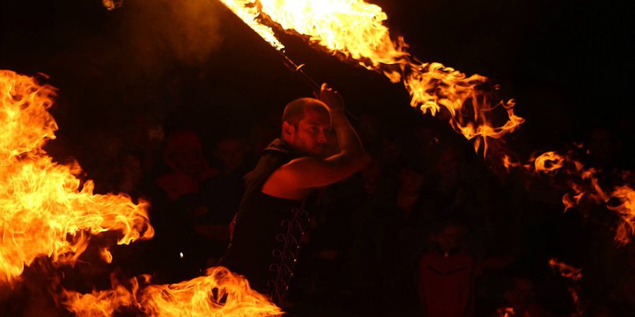 spectacle-de-feu-jongleur-angers